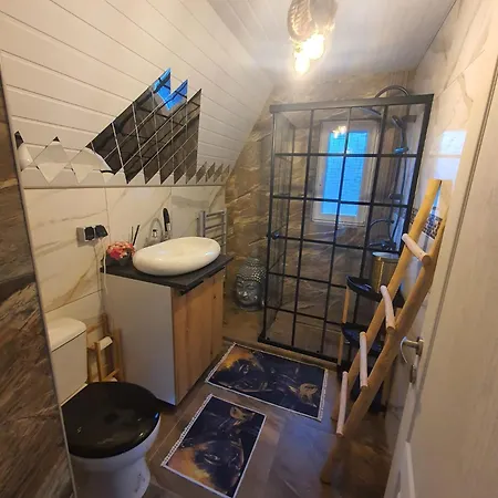 2 Mistreti - Casute Cu La Creasta Bucegilor Apartamento